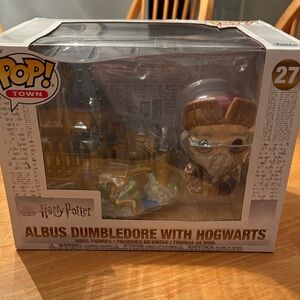 New in box Funko Pop! Town Albus Dumbledore With Hogwarts (#27)